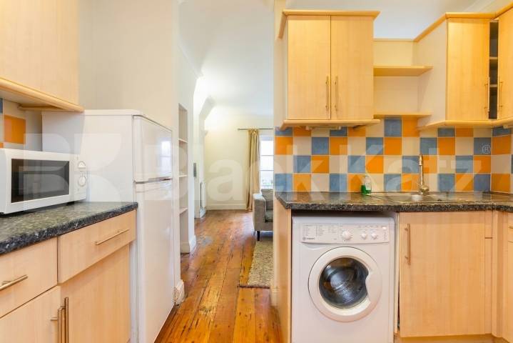 Flat Iverson Road in Greater London