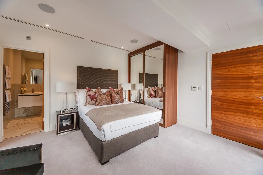 Flat Rainville Road in Greater London
