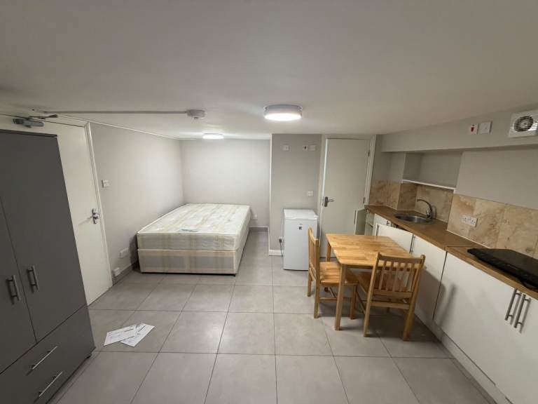 Flat Darenth Road in Greater London