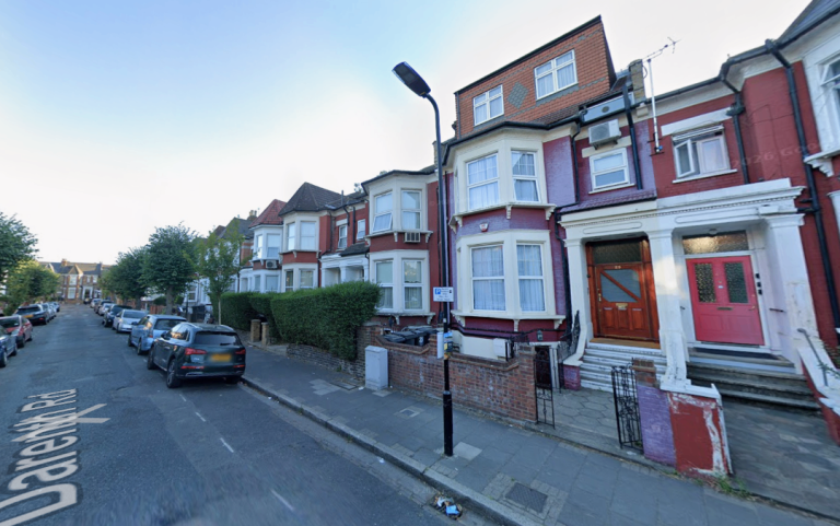 Flat Darenth Road in Greater London