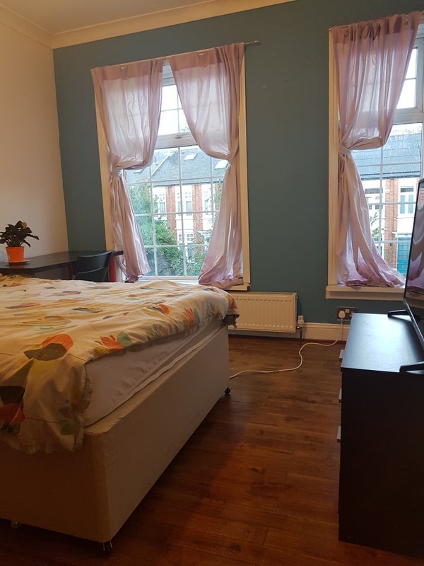 Room Forest Road in Greater London