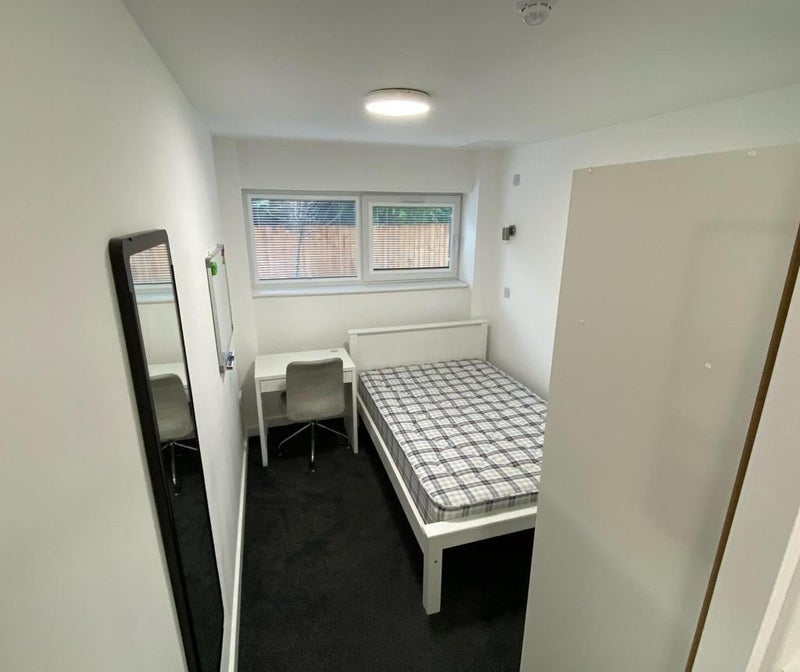 Flat Shultern Lane in Coventry