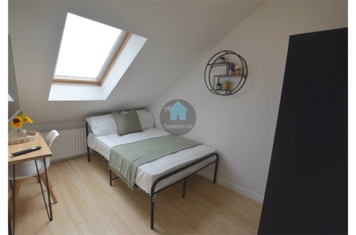 Flat Dinsdale Road in Newcastle upon Tyne