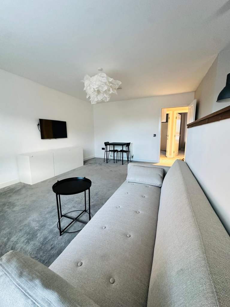 Flat Springfield Gardens in Glasgow