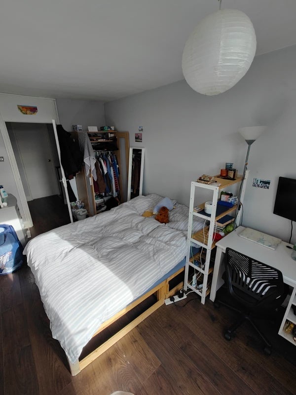 Room De Beauvoir Road in Greater London