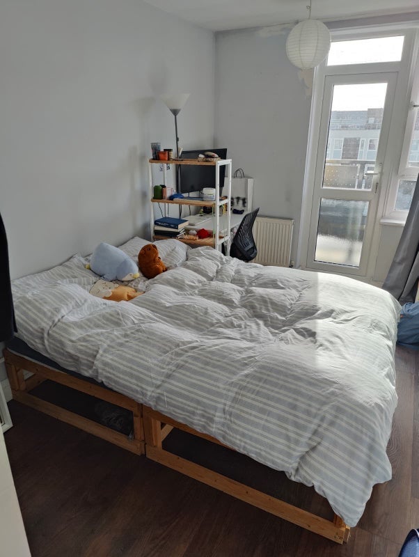 Room De Beauvoir Road in Greater London