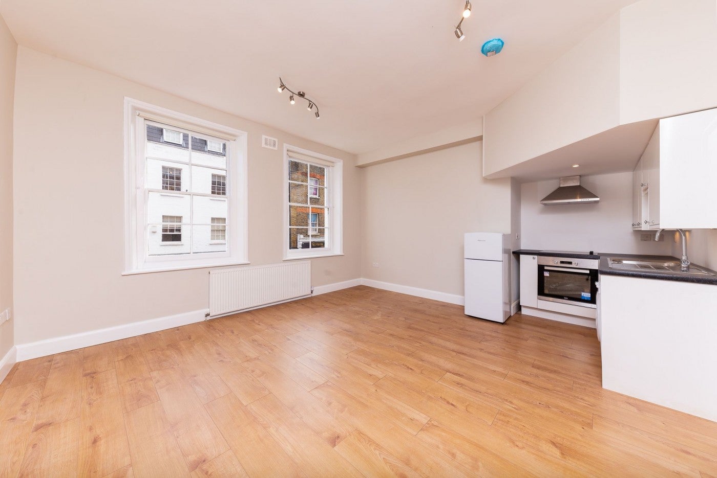 Flat Bell Street in City of Westminster