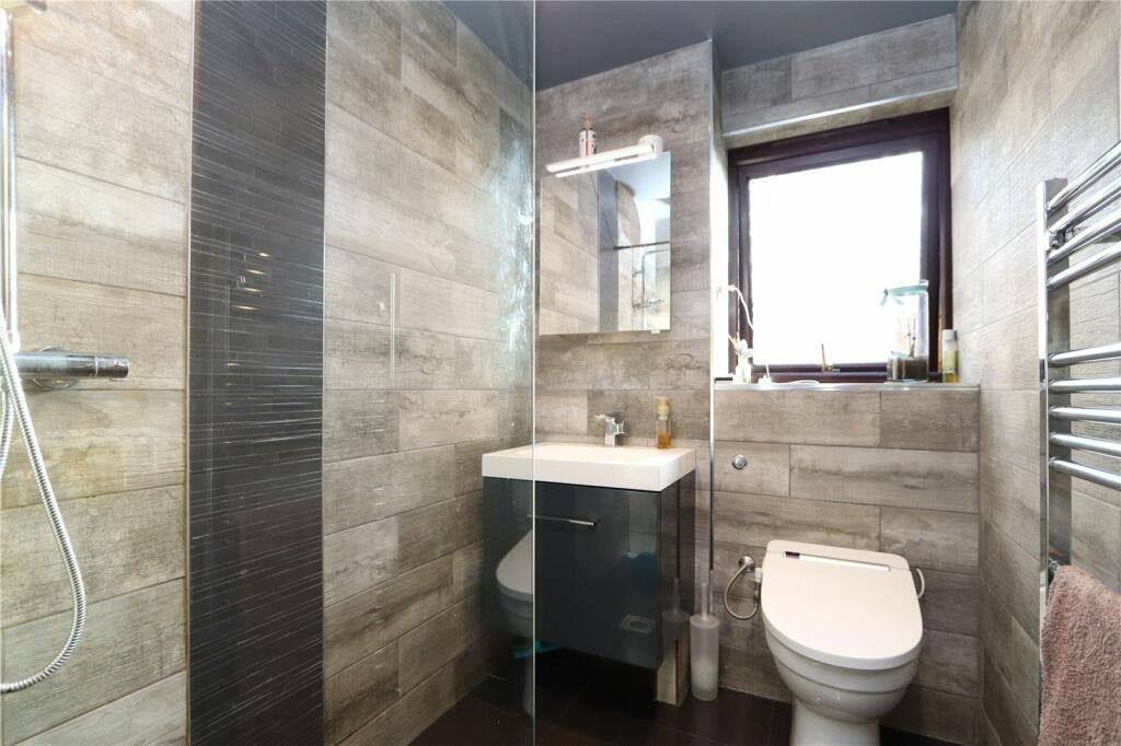Room Langcliffe Drive in Milton Keynes