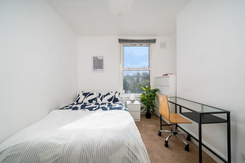 Room Ventnor Road in Greater London