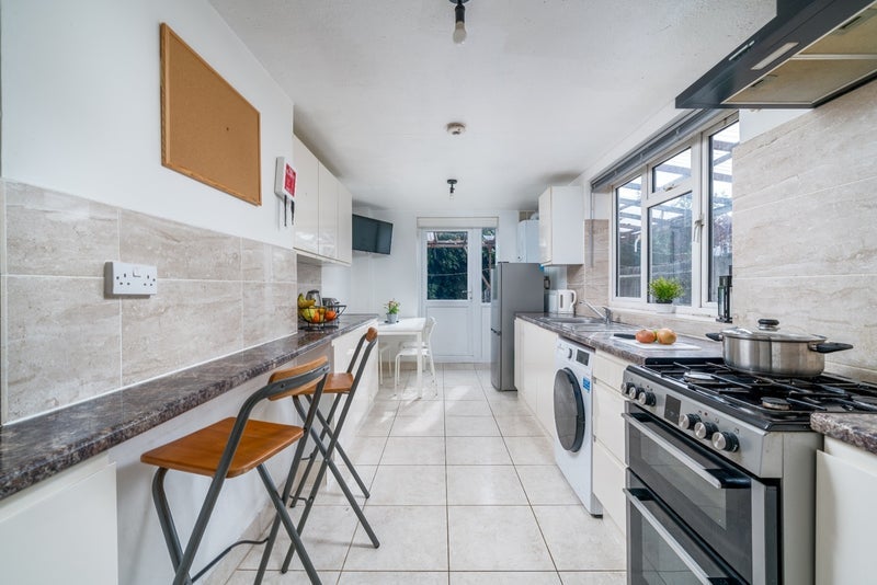 Room Ventnor Road in Greater London