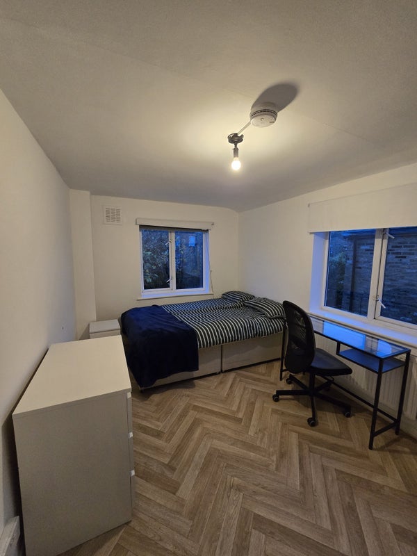 Room Ventnor Road in Greater London