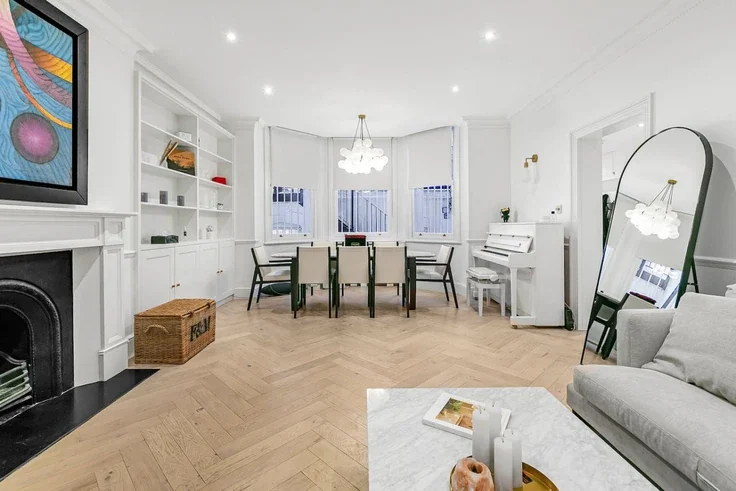 Flat Egerton Gardens in Greater London