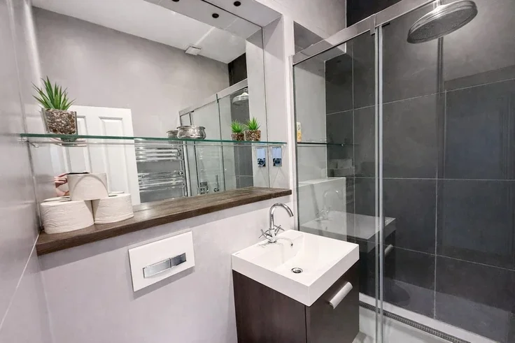 Flat Sulgrave Road in Greater London