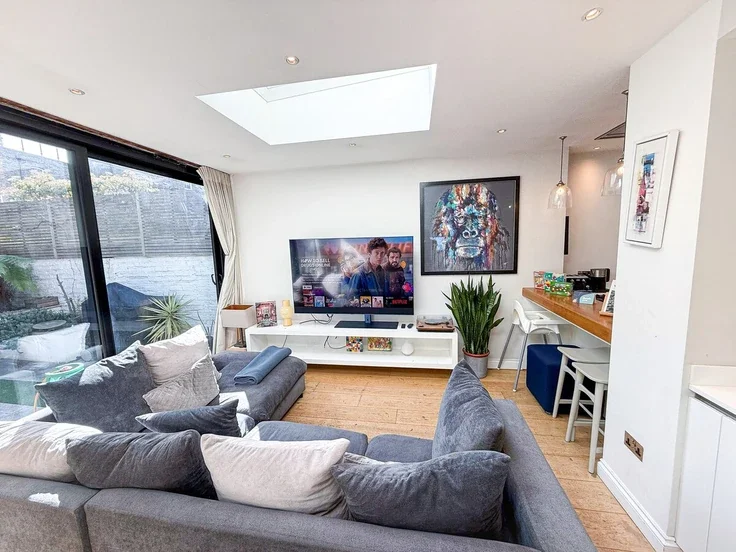 Flat Sulgrave Road in Greater London