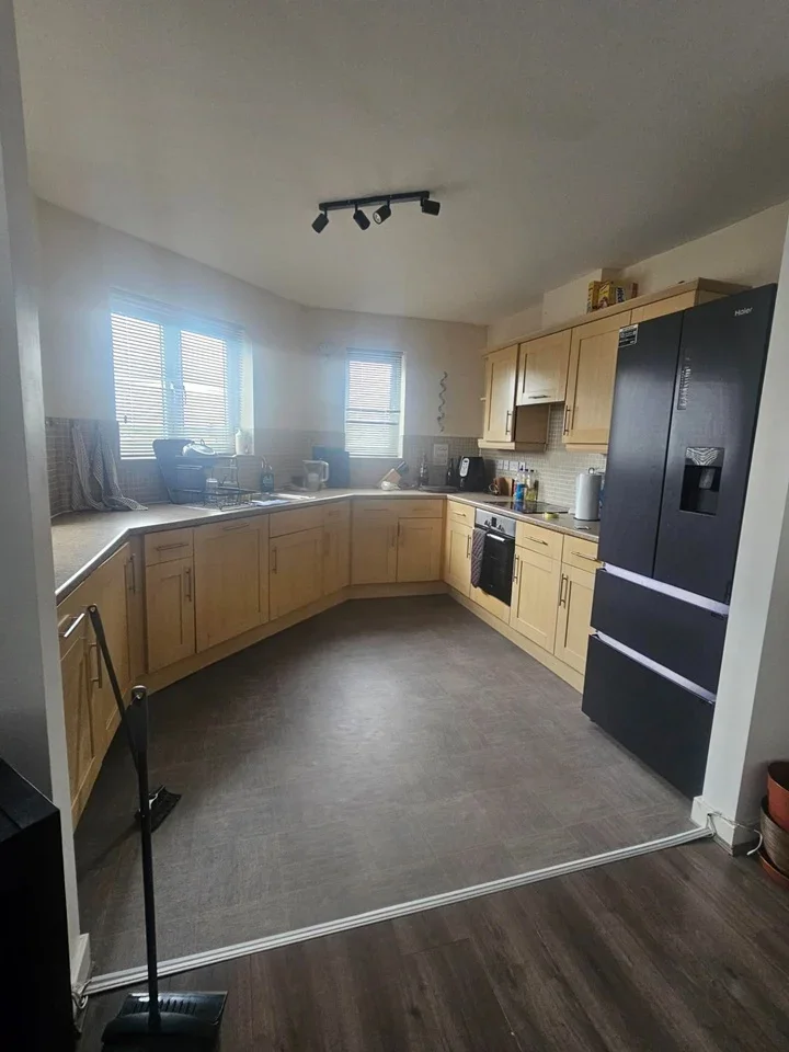 Flat Enstone Road in Greater London