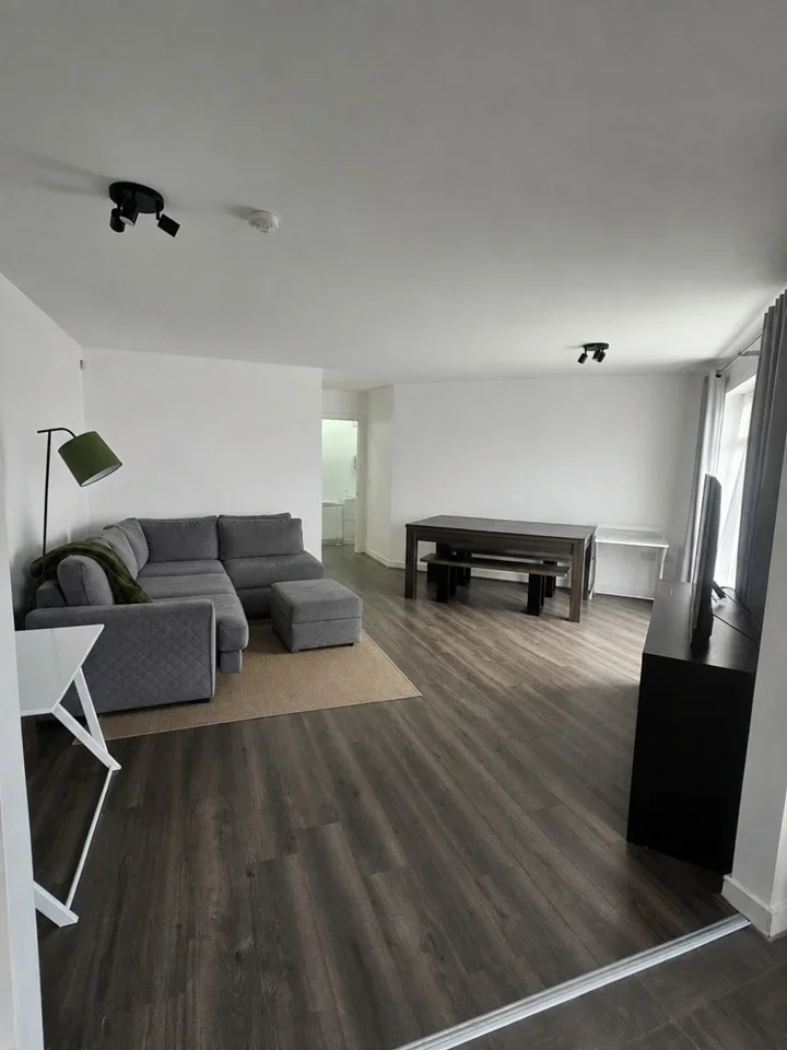 Flat Enstone Road in Greater London