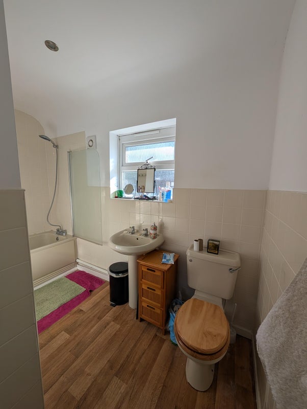 Room Albermarle Road in Newcastle-under-Lyme