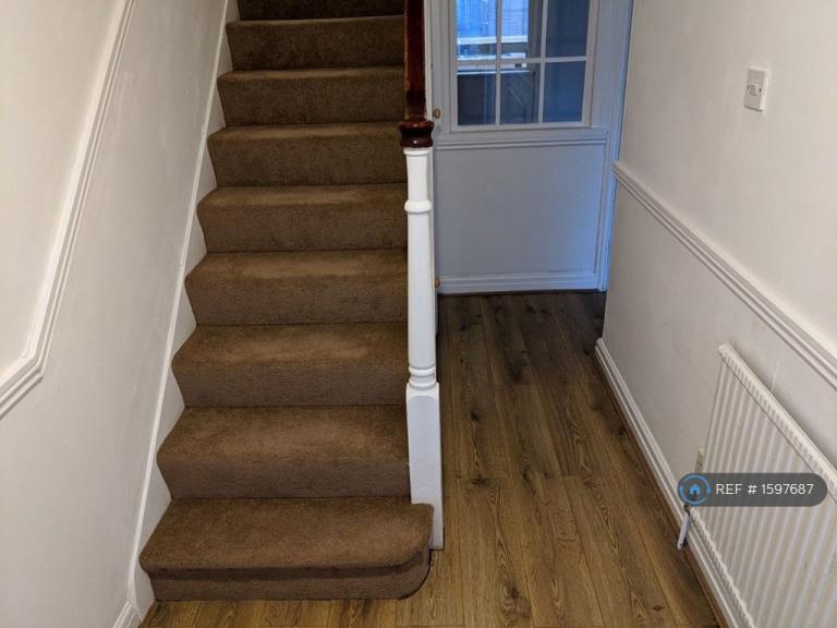House Lytton Avenue in Greater London