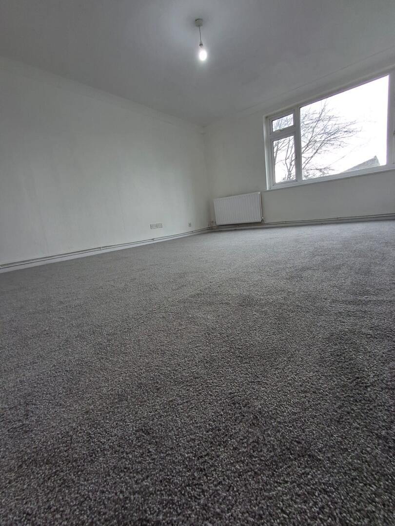 Flat Deercote in Telford