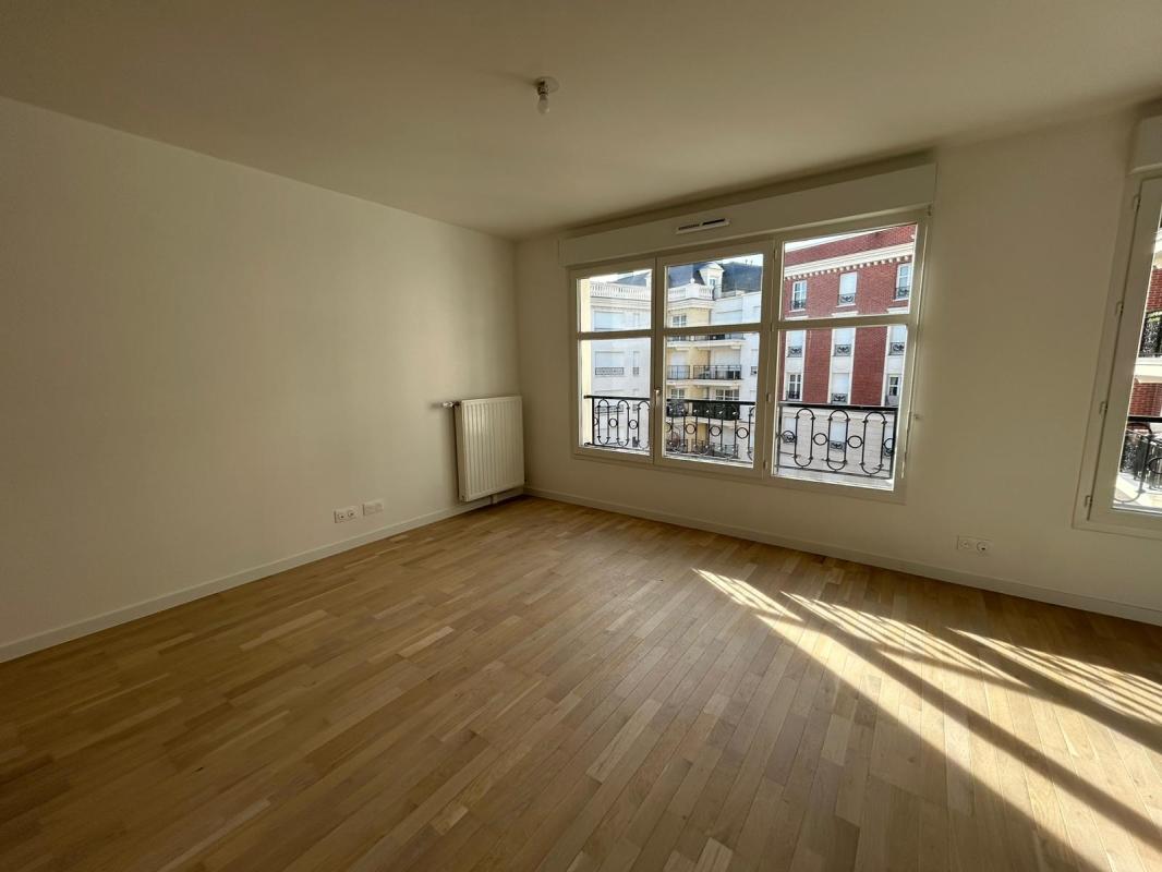 Flat Rue Aristide Briand / Rue Paul et Camille Thomoux in Villemomble