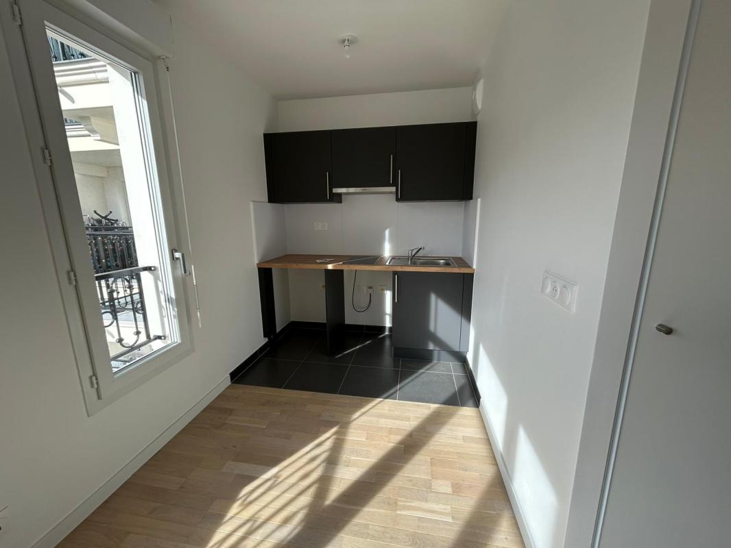 Flat Rue Aristide Briand / Rue Paul et Camille Thomoux in Villemomble