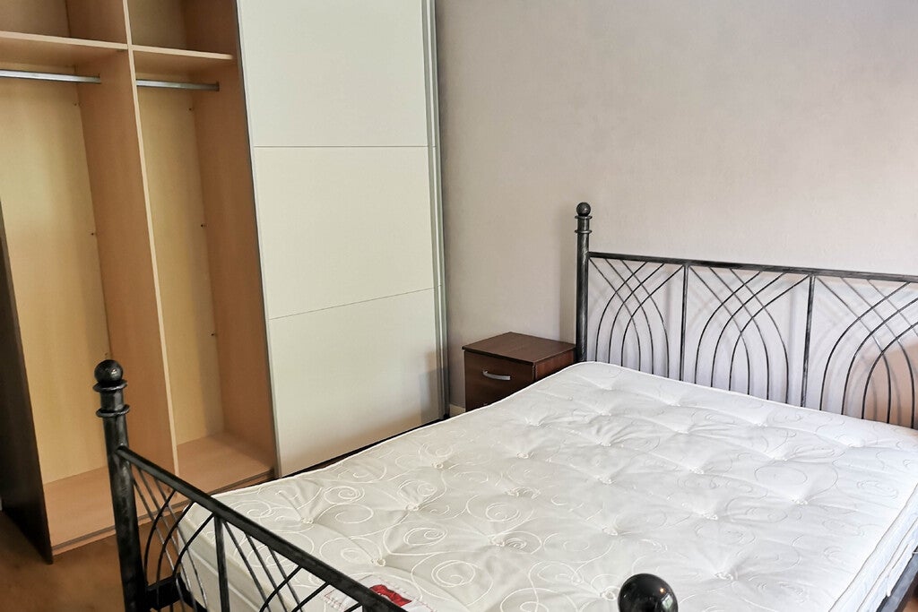 Room Blackmore Crescent in Woking