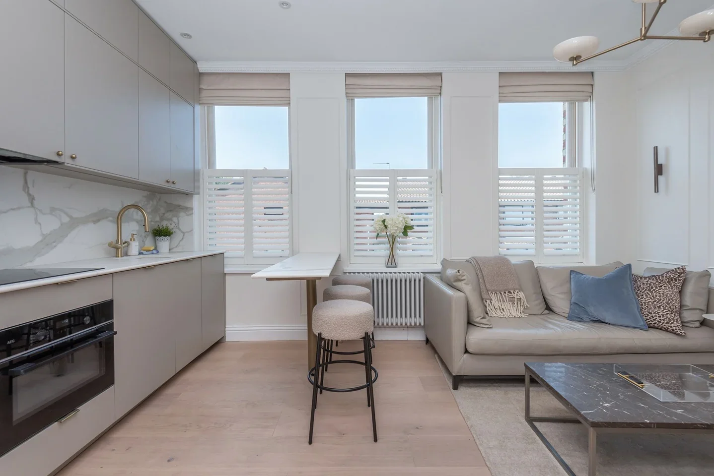 Flat Chivalry Road in Greater London
