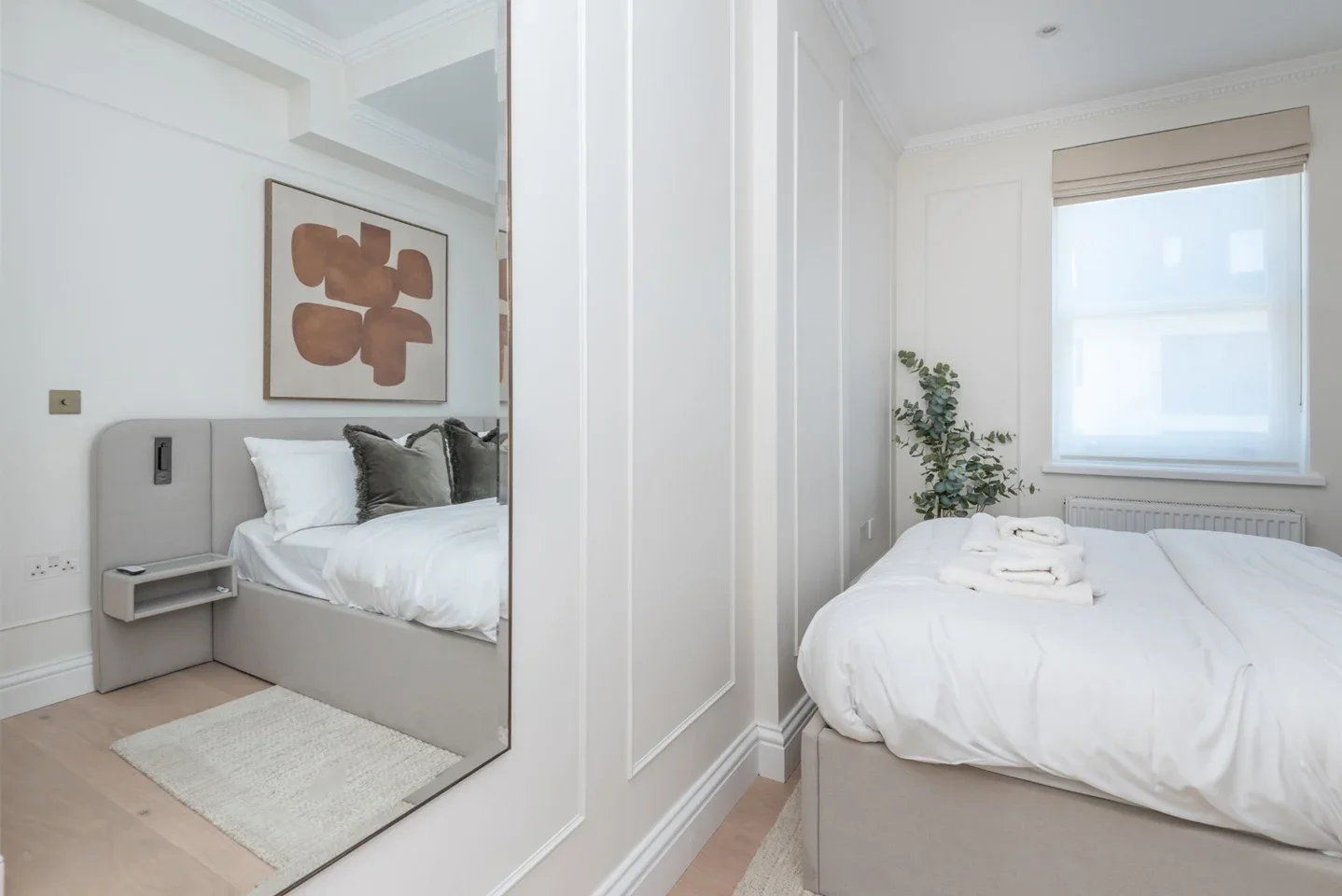 Flat Chivalry Road in Greater London