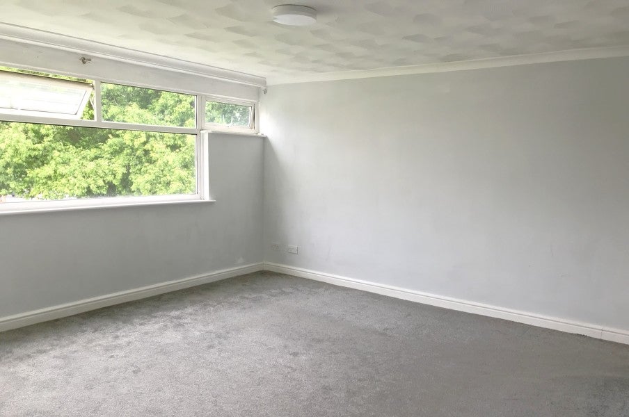 Flat Chertsey Road in Borough of Runnymede
