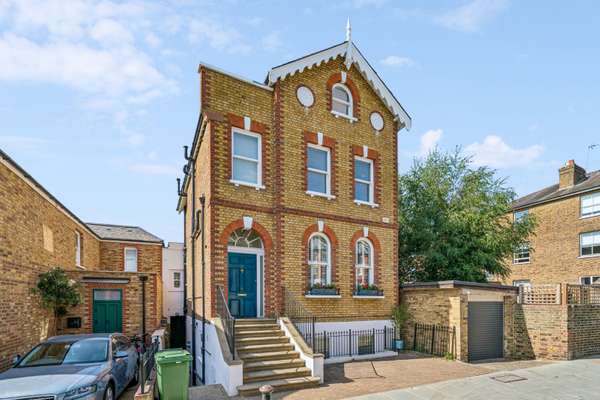 House The Vineyard in Greater London