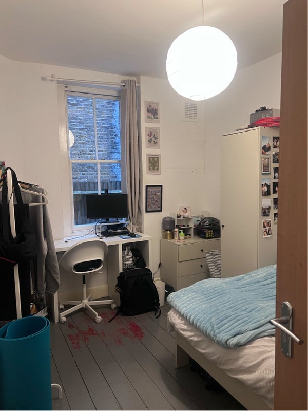Room Cato Road in Greater London
