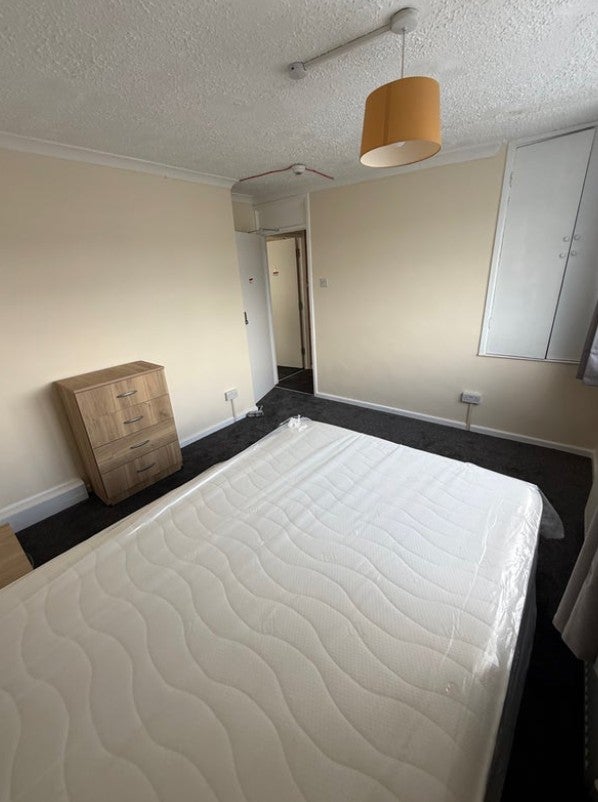 Room Chesterton Road in Greater London