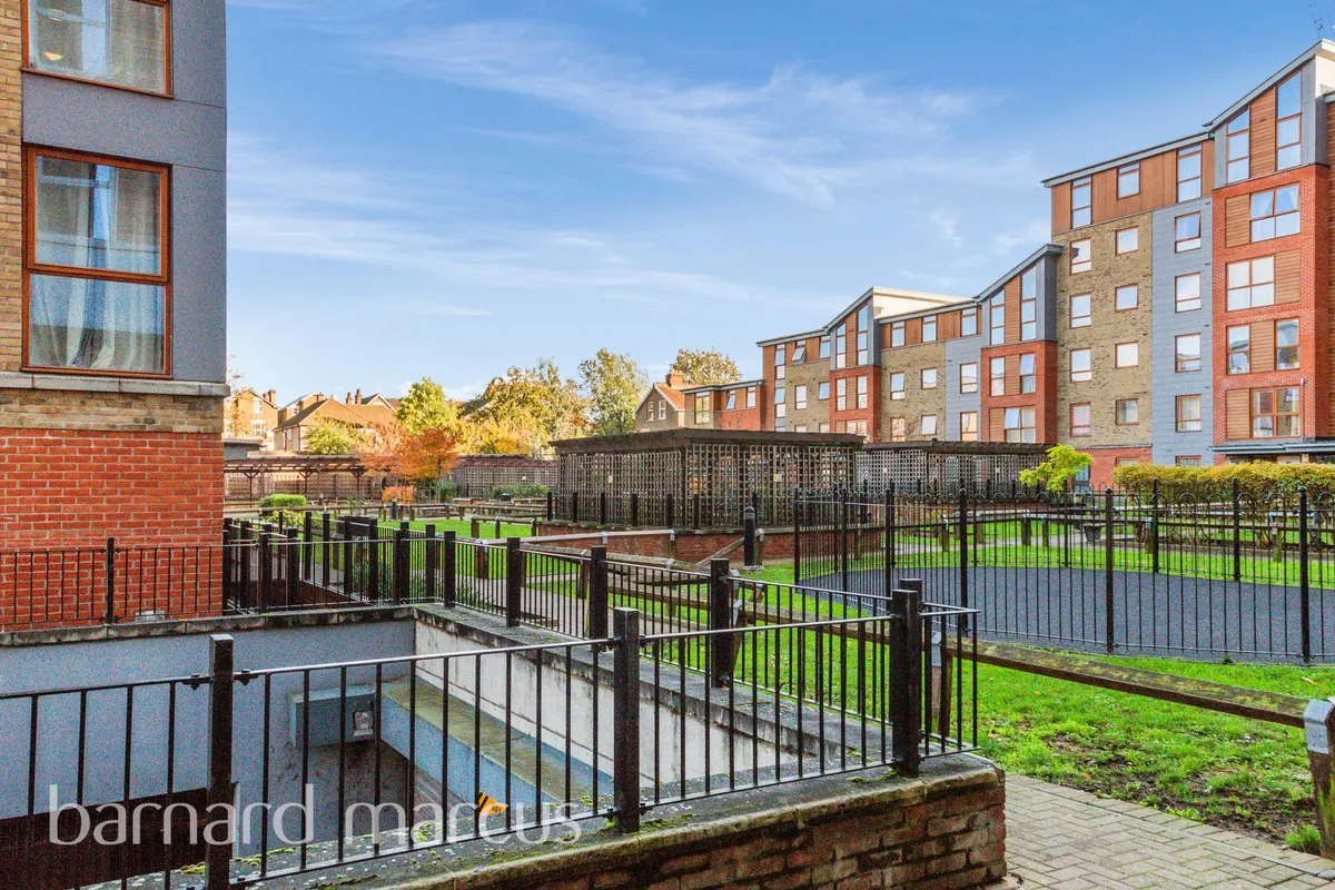 Flat London Road in Greater London