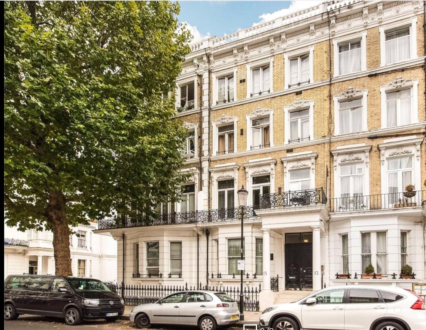 Flat Longridge Road in Greater London