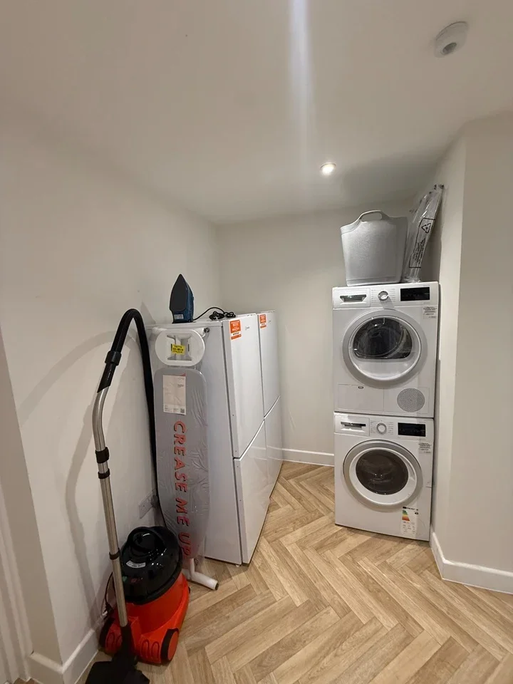 Room Jersey Road in Strood