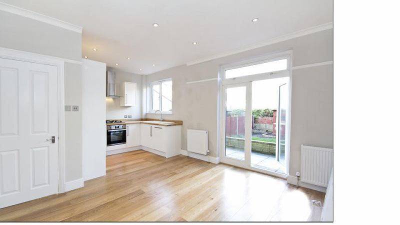 Room Abercairn Road in Greater London