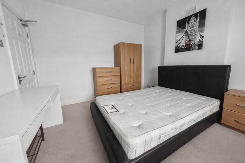 Room Abercairn Road in Greater London