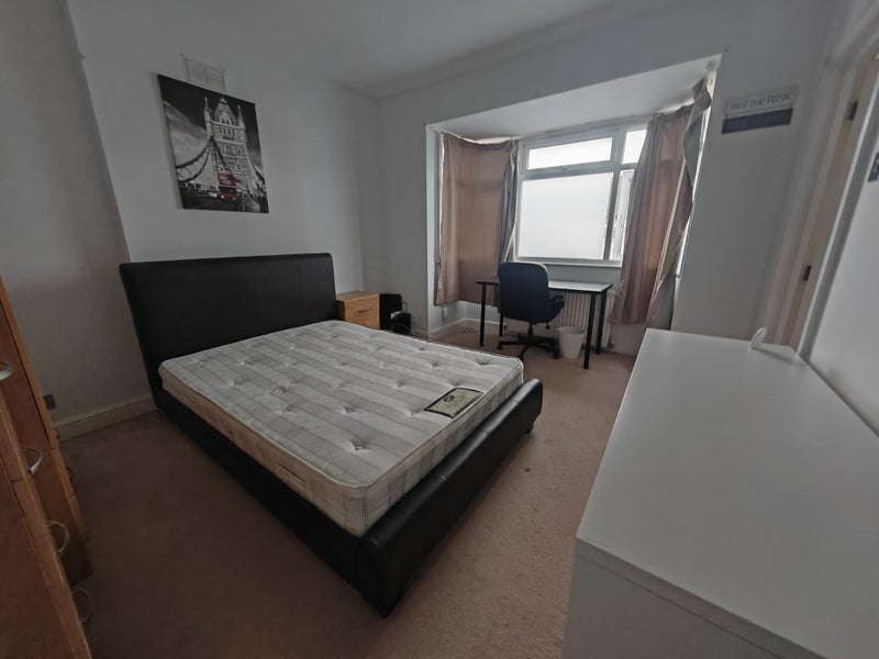 Room Abercairn Road in Greater London