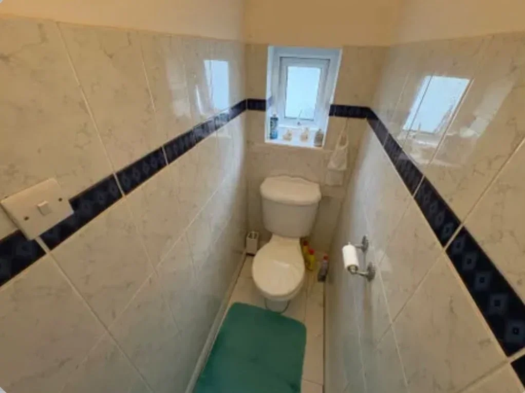 Room Rowantree Close in Greater London