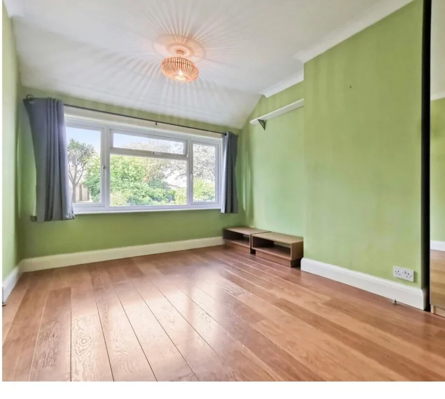 House Collindale Avenue in Greater London