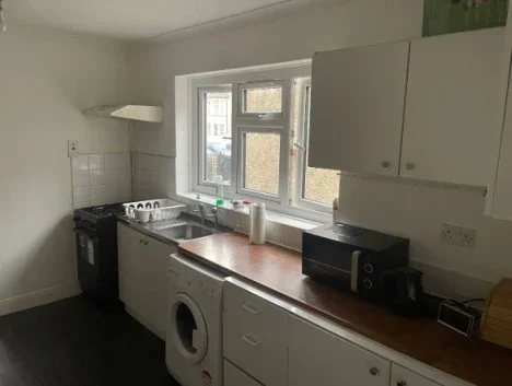 Room Grove Road in Greater London
