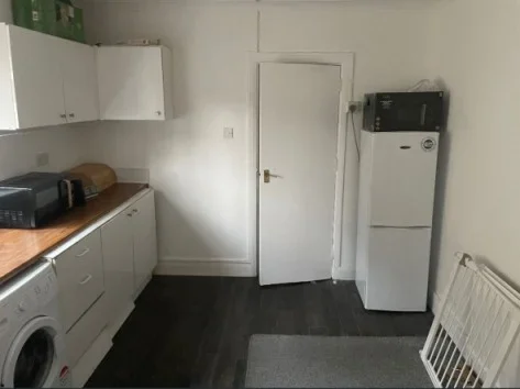 Room Grove Road in Greater London