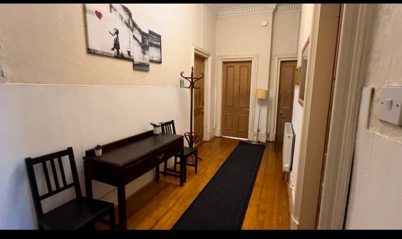 Room Cecil Street in Glasgow