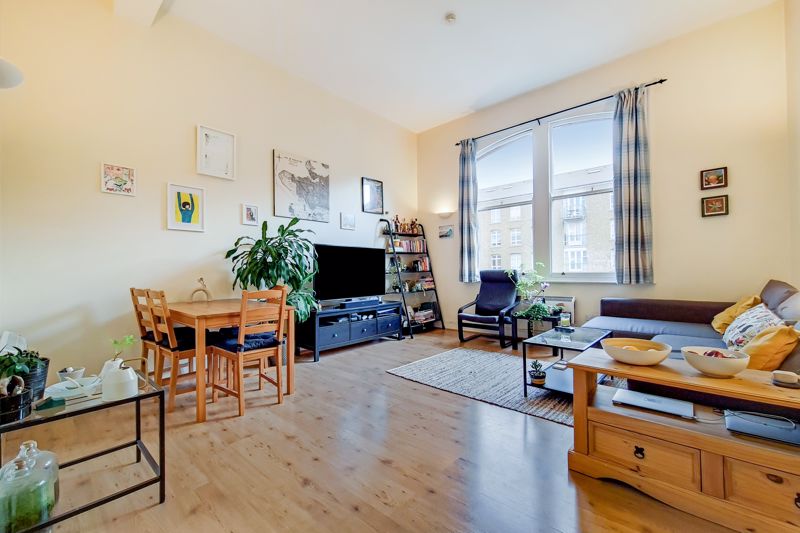 Flat Fairfield Road in Greater London