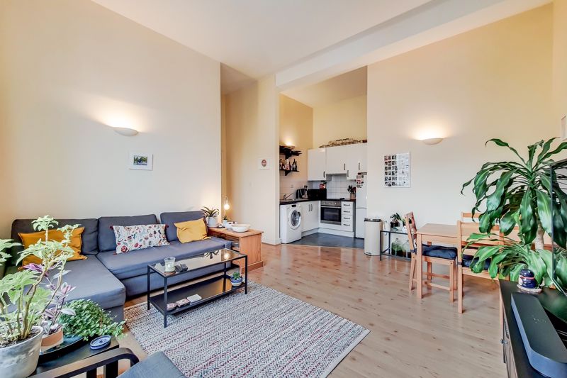 Flat Fairfield Road in Greater London