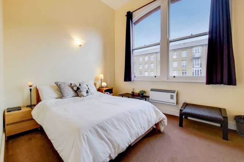 Flat Fairfield Road in Greater London