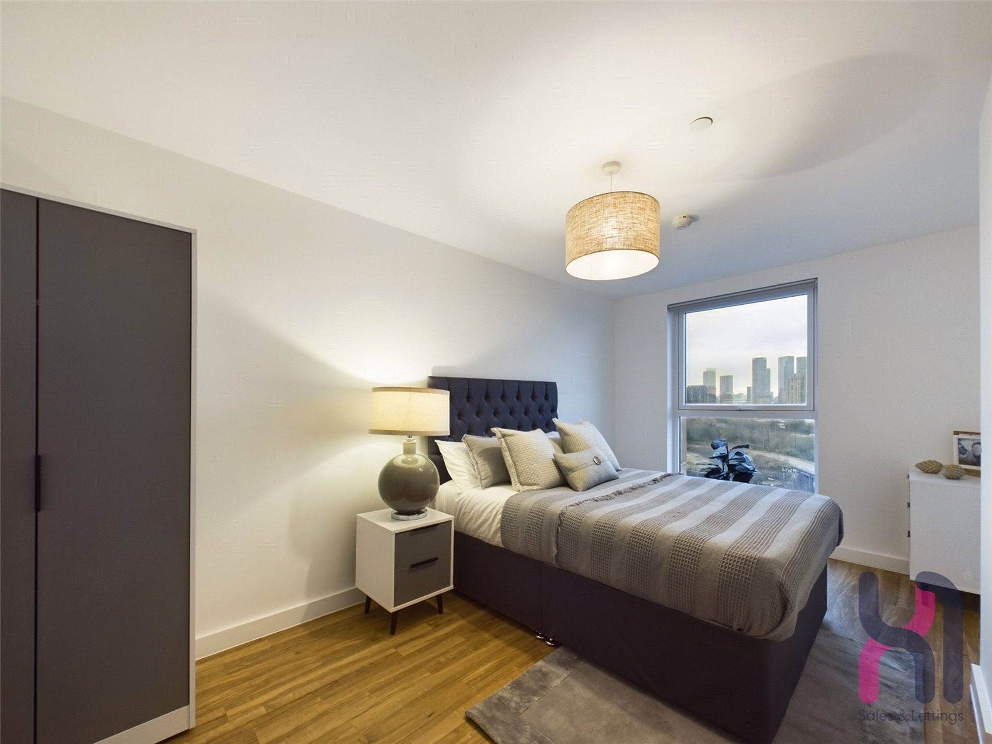 Flat Pomona Strand in Trafford