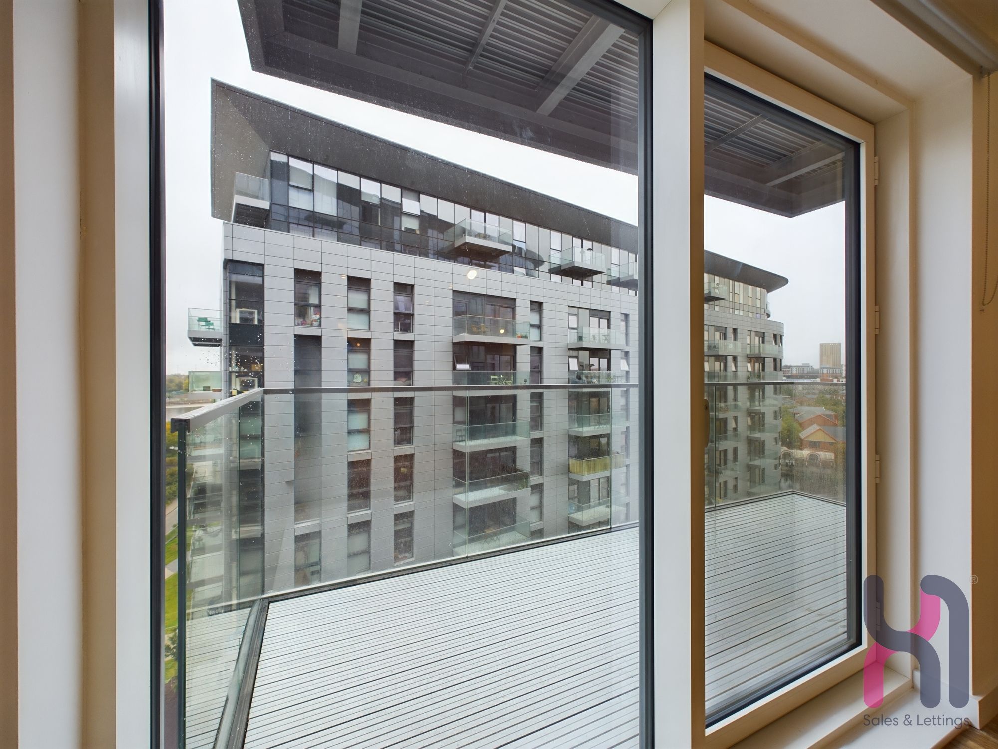 Flat Pomona Strand in Trafford