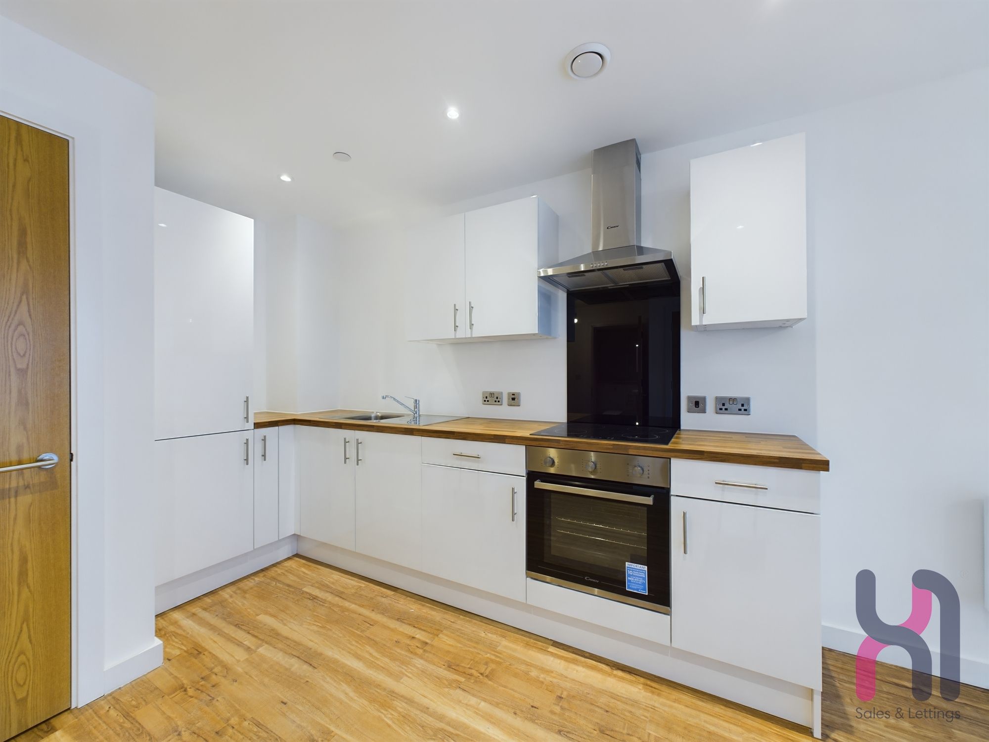 Flat Pomona Strand in Trafford