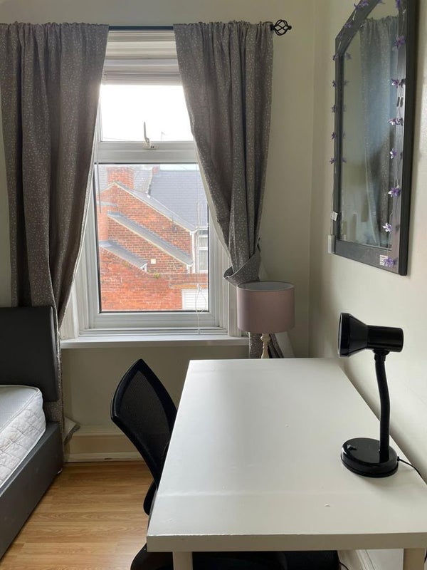 Room Pallion Road in Sunderland